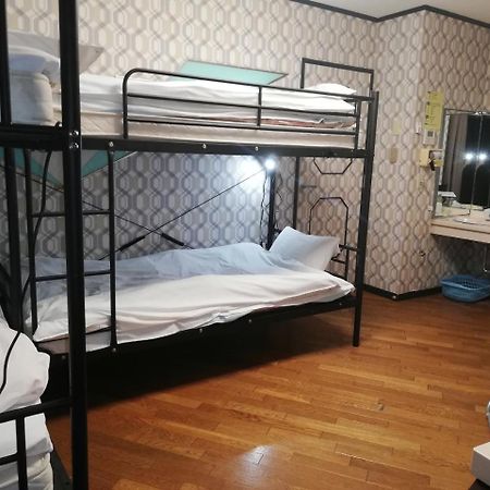 Family & Bakpak Tokyo Hostel מראה חיצוני תמונה