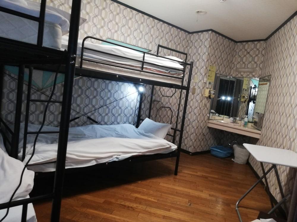 Family & Bakpak Tokyo Hostel מראה חיצוני תמונה