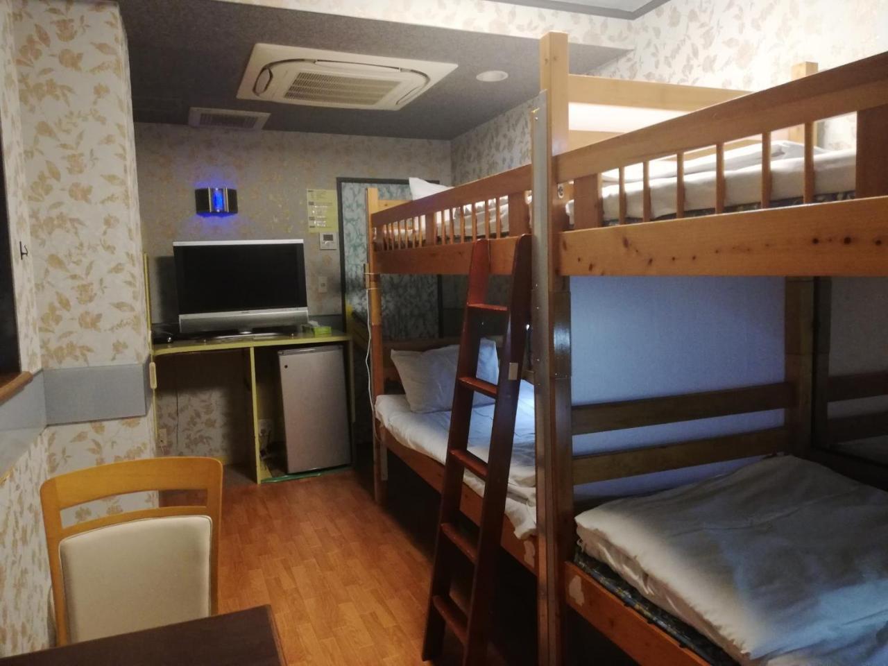 Family & Bakpak Tokyo Hostel חדר תמונה